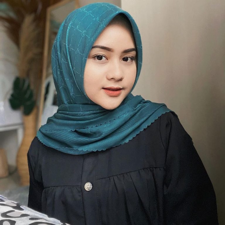 Profil Dan Biodata Akina Seleb Tiktok Asal Bali Model Dewasa Indonesia